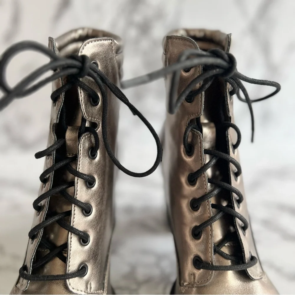 Madden Girl Joltz Pewter Paris Metallic Chelsea Combat Boot Almond Toe 9